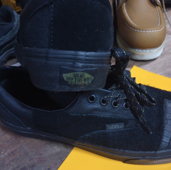 Vans - Picture 2 of 10